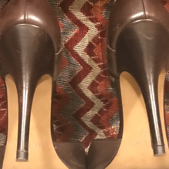 ALDO Brown Pointed Toe Heels w/ Ankle Strap - Picture 5 of 7